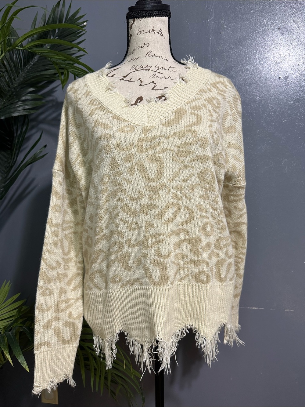 Frayed V-Neck Leopard Knit Sweater - Cream